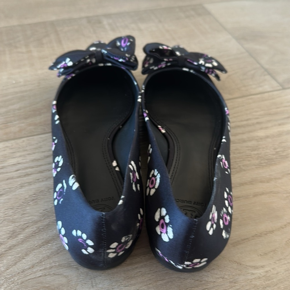 Tory Burch Rosalind Satin Ballet Flat In Black Stamped Floral Size 8 - Picture 7 of 7